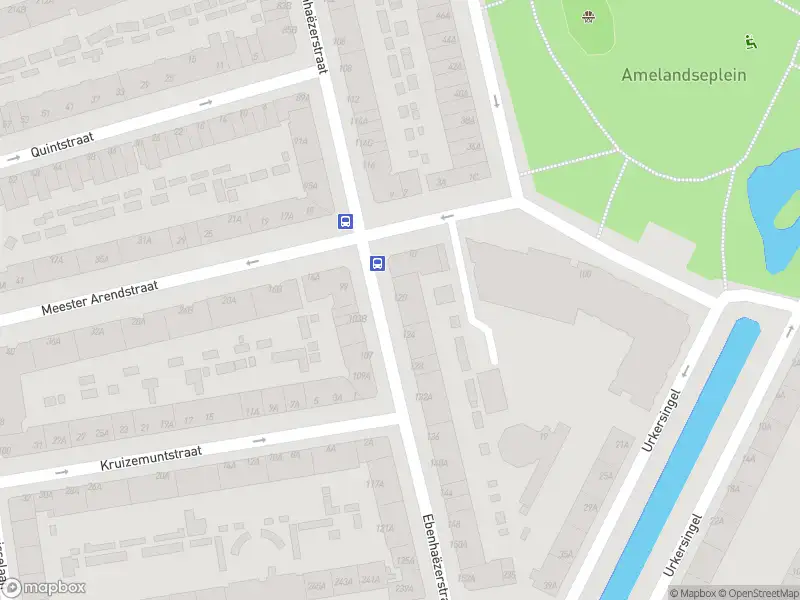 Ambulance met gepaste spoed naar de Ebenhaëzerstraat in Rotterdam