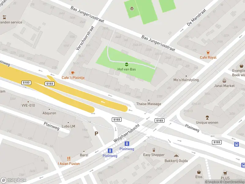 Ambulance met grote spoed naar de Pleinweg in Rotterdam