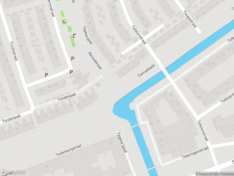Ambulance met grote spoed naar de Teteringenstraat in Amsterdam