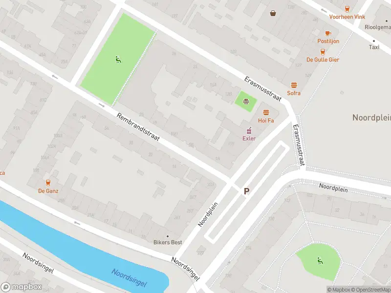 Ambulance met grote spoed naar de Rembrandtstraat in Rotterdam