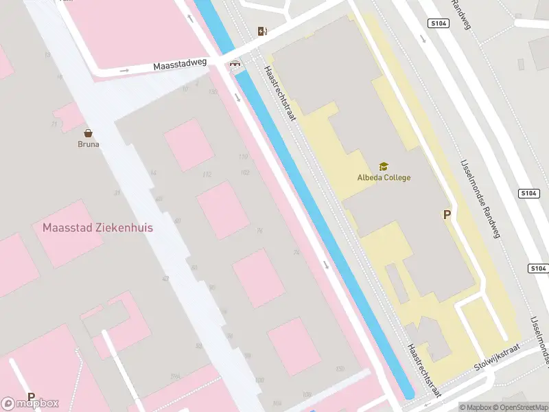Ambulance met gepaste spoed naar de Haastrechtstraat in Rotterdam