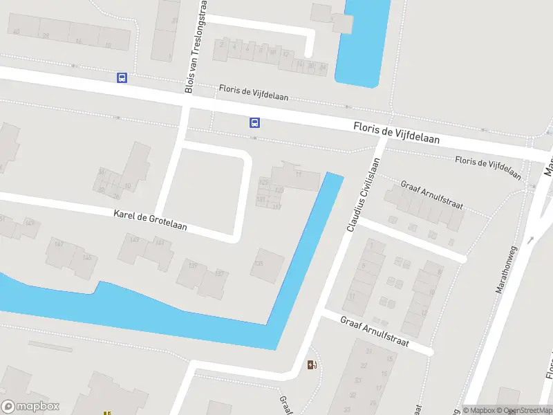Ambulance met grote spoed naar de Karel de Grotelaan in Vlaardingen