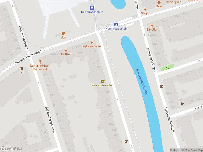 Ambulance met grote spoed naar de Heemraadssingel in Rotterdam