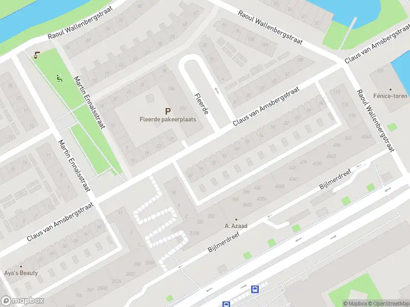 Ambulance met grote spoed naar de Claus van Amsbergstraat in Amsterdam