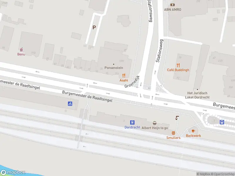 Ambulance met gepaste spoed naar de Stationsplein in Dordrecht