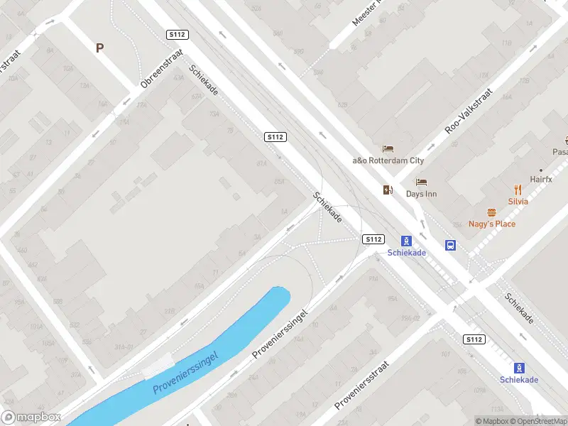 Ambulance met gepaste spoed naar de Provenierssingel in Rotterdam