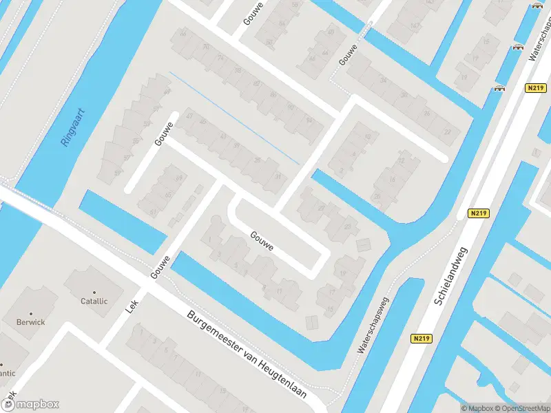 Ambulance met grote spoed naar de Gouwe in Nieuwerkerk aan den IJssel