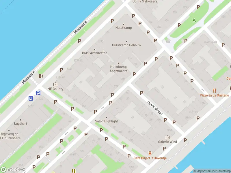 Ambulance met grote spoed naar de Burgemeester Hoffmanstraat in Rotterdam