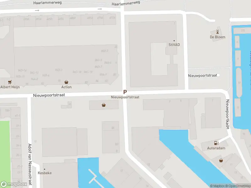 Ambulance met grote spoed naar de Nieuwpoortstraat in Amsterdam