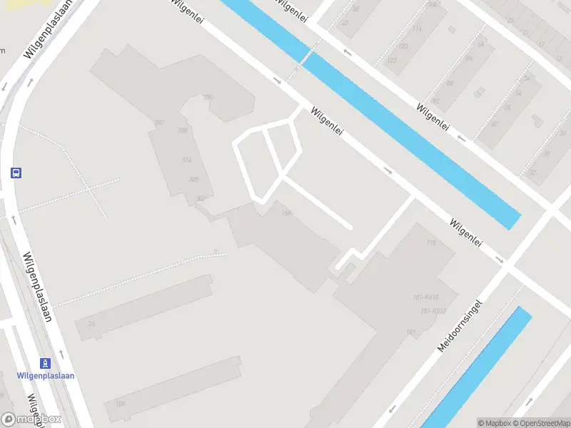 Ambulance met grote spoed naar de Wilgenlei in Rotterdam
