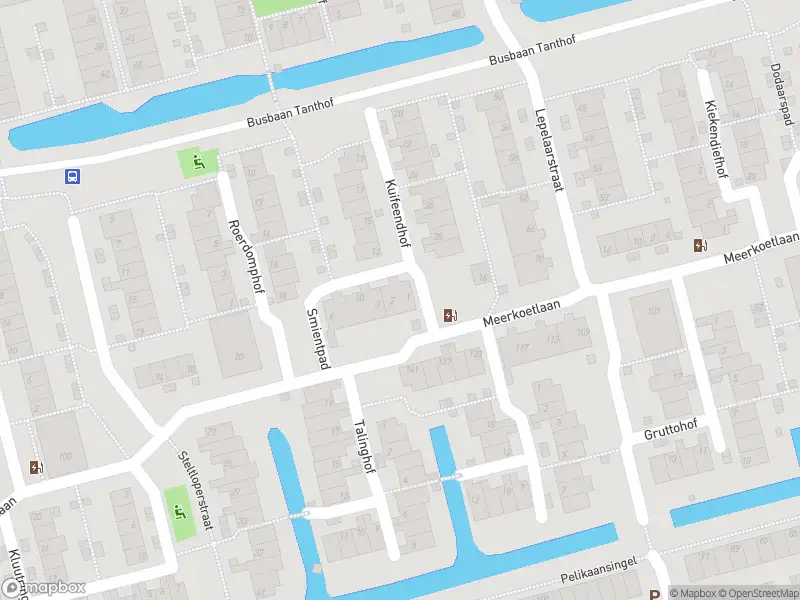 Ambulance met grote spoed naar de Kuifeendhof in Delft