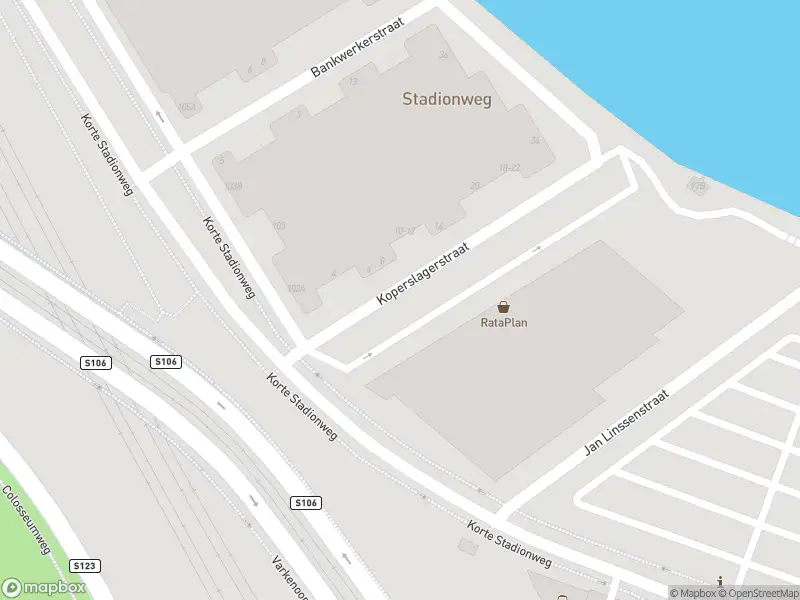 Ambulance met gepaste spoed naar de Jan Linssenstraat in Rotterdam