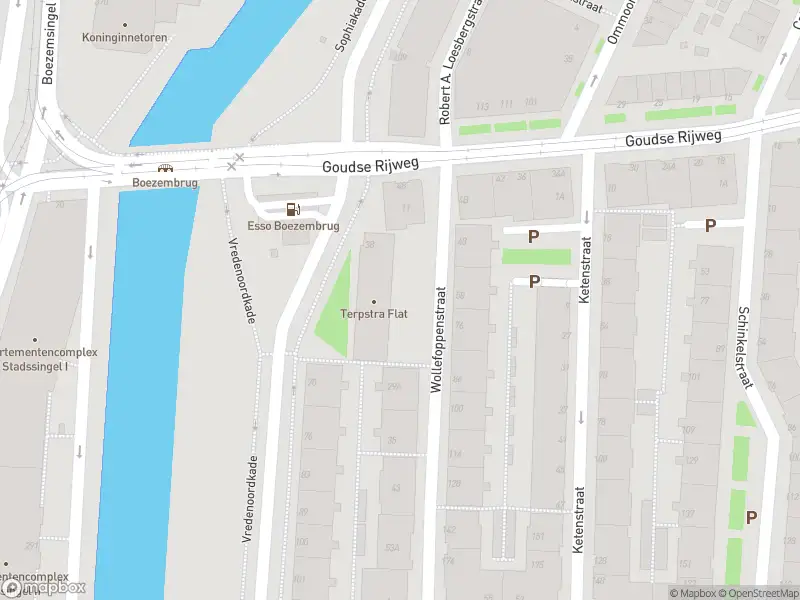 Ambulance met gepaste spoed naar de Wollefoppenstraat in Rotterdam