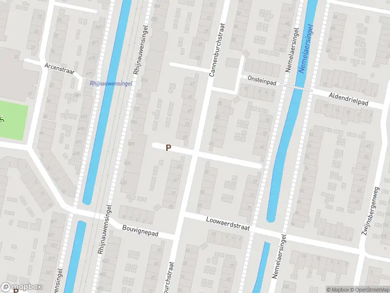 Ambulance met gepaste spoed naar de Cannenburchstraat in Rotterdam