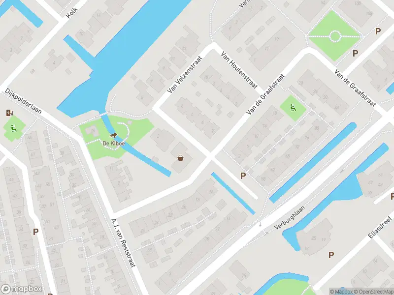 Ambulance met grote spoed naar de Van Velzenstraat in Poeldijk