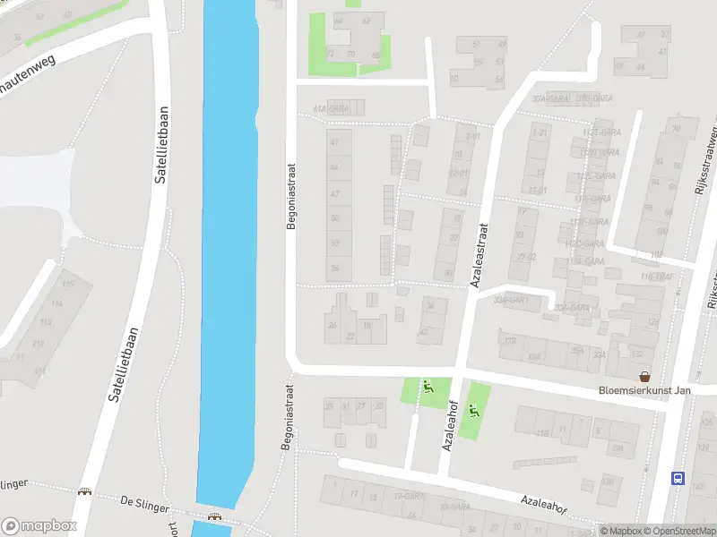 Ambulance met grote spoed naar de Rijksstraatweg in Duivendrecht