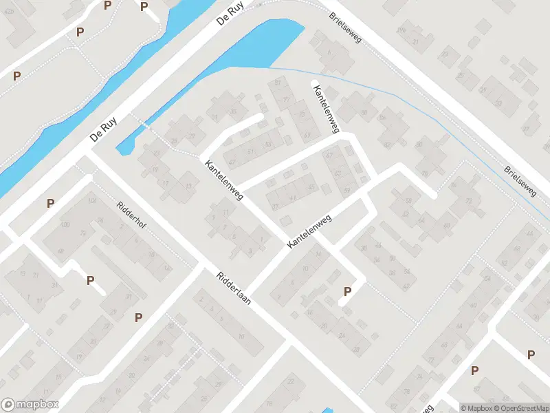 Ambulance met grote spoed naar de Kantelenweg in Oostvoorne