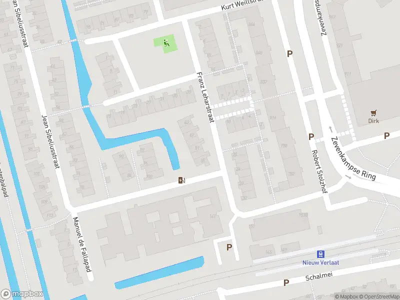 Ambulance met gepaste spoed naar de Franz Leharstraat in Rotterdam