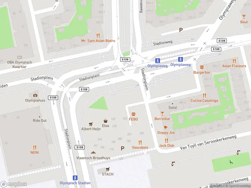Ambulance met grote spoed naar de Stadionplein in Amsterdam