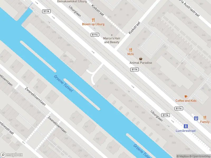 Ambulance met grote spoed naar de IJburglaan in Amsterdam