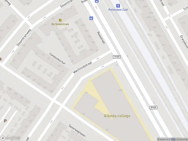 Ambulance met gepaste spoed naar de Machiniststraat in Rotterdam