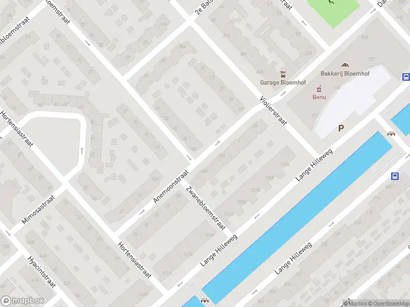 Ambulance met grote spoed naar de Anemoonstraat in Rotterdam