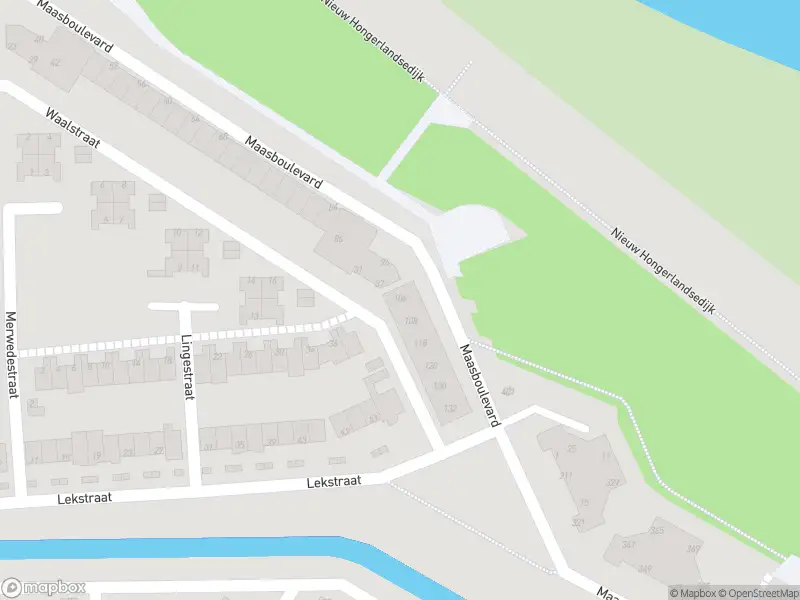 Ambulance met grote spoed naar de Maasboulevard in Spijkenisse
