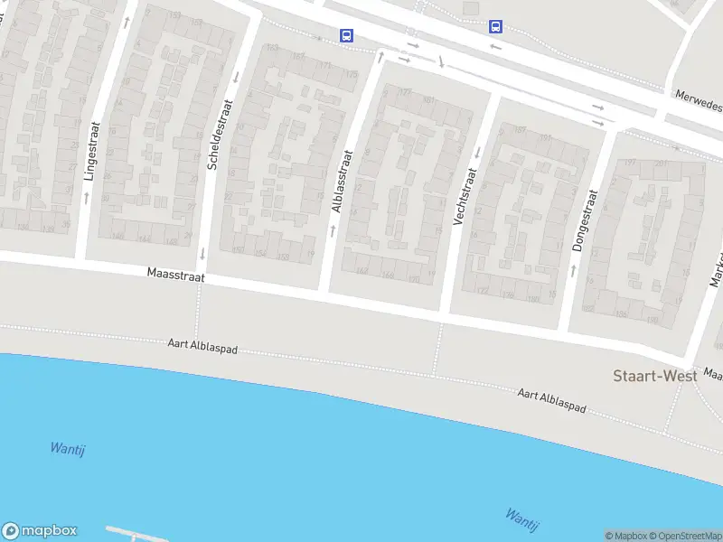 Ambulance met gepaste spoed naar de Maasstraat in Dordrecht