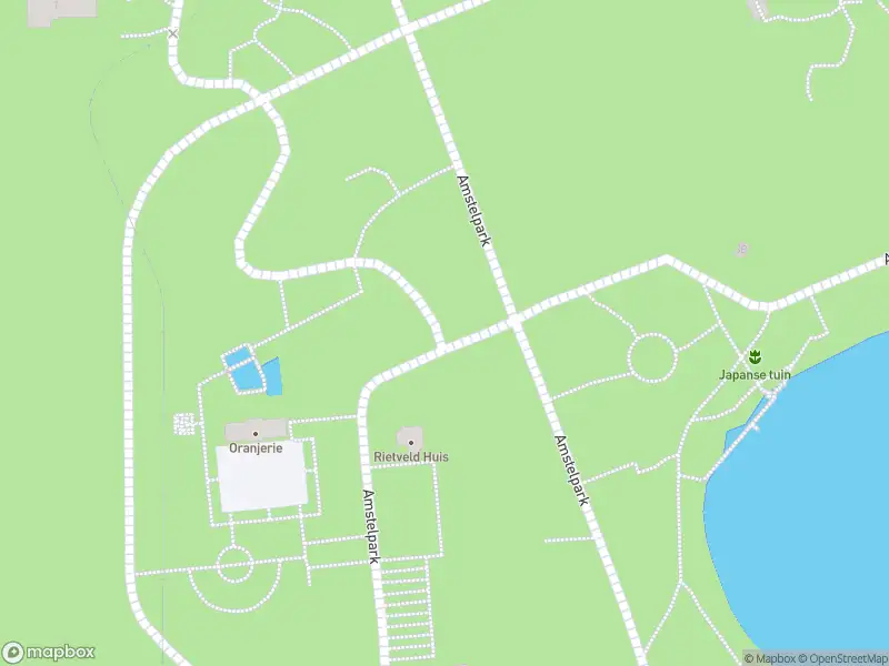 Ambulance met gepaste spoed naar de Amstelpark in Amsterdam