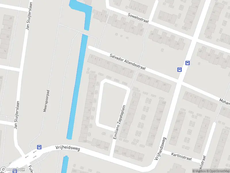 Ambulance met gepaste spoed naar de Emiliano Zapataplein in Haarlem