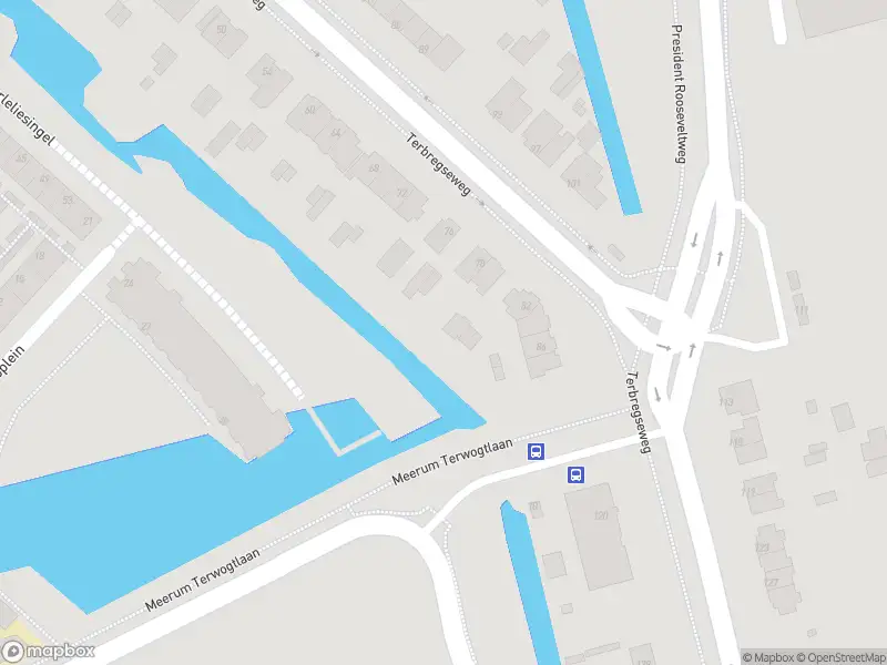 Ambulance met grote spoed naar de Terbregseweg in Rotterdam