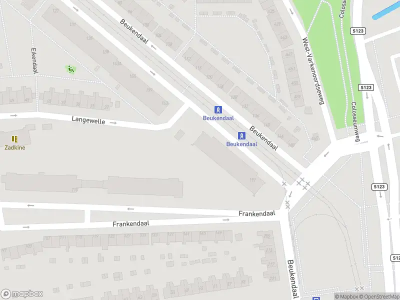 Ambulance met grote spoed naar de Beukendaal in Rotterdam