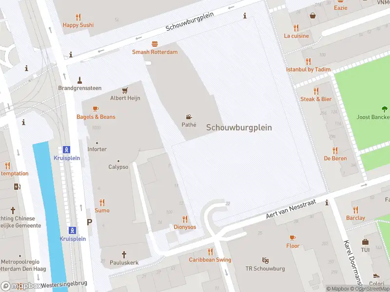 Ambulance met grote spoed naar de Schouwburgplein in Rotterdam