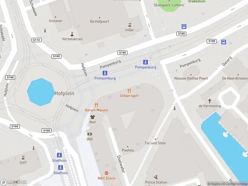 Ambulance met grote spoed naar de Pompenburg in Rotterdam