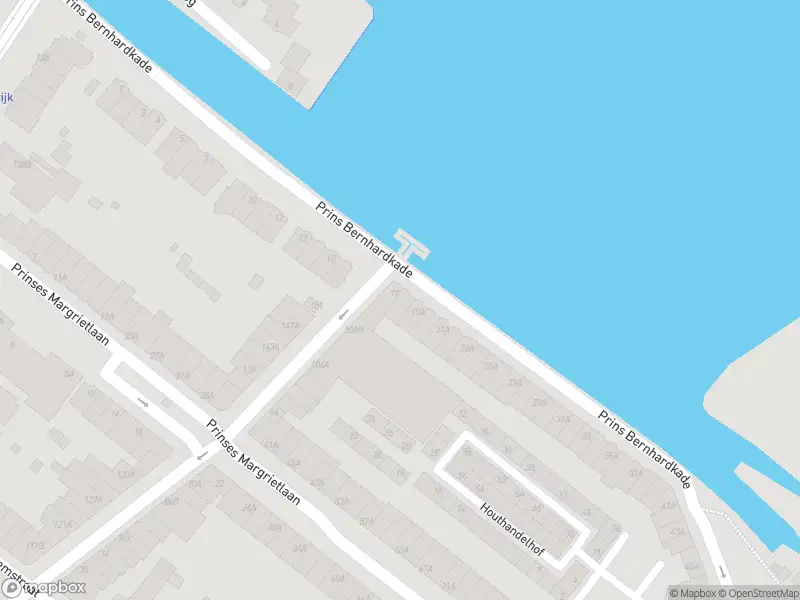 Ambulance met grote spoed naar de Prins Bernhardkade in Rotterdam