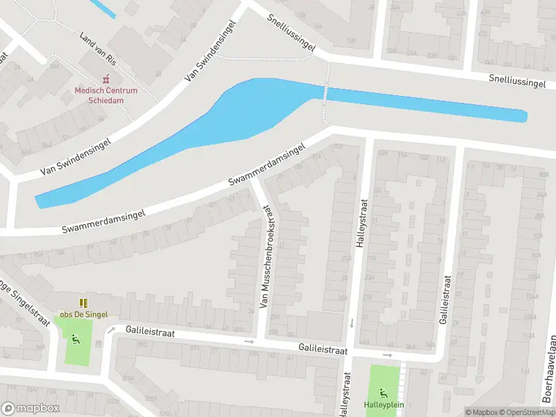 Ambulance met grote spoed naar de Van Musschenbroekstraat in Schiedam