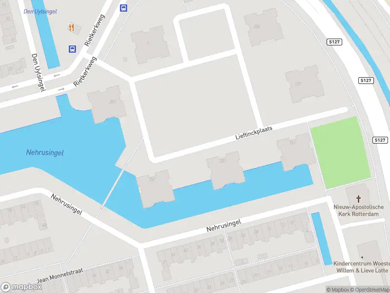 Ambulance met grote spoed naar de Lieftinckplaats in Rotterdam