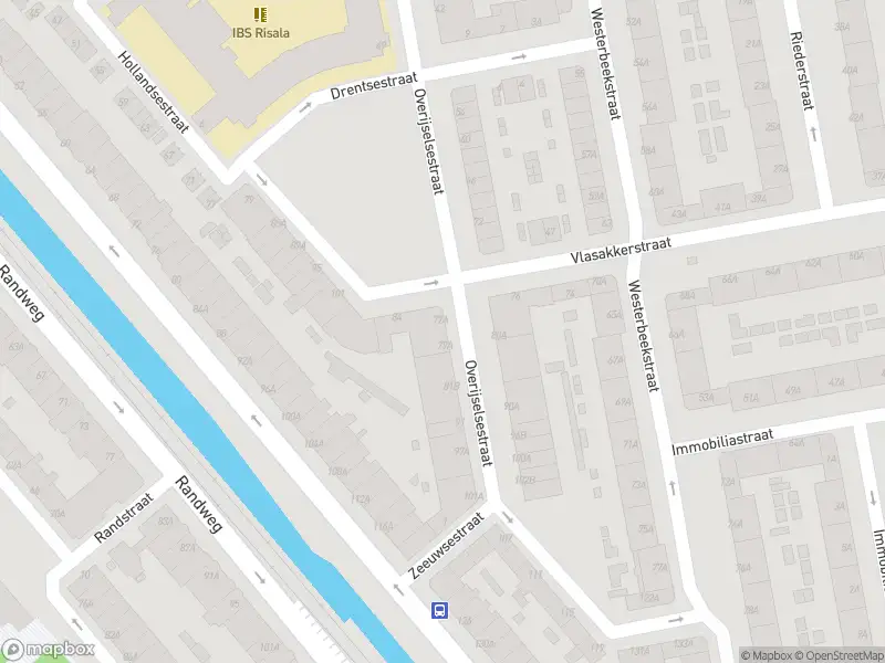 Ambulance met grote spoed naar de Overijselsestraat in Rotterdam