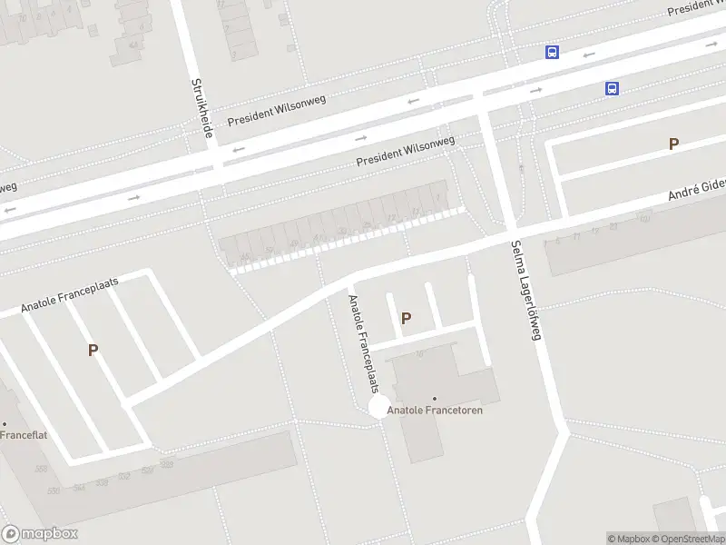 Ambulance met grote spoed naar de Anatole Franceplaats in Rotterdam