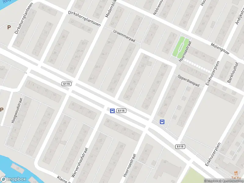 Ambulance met grote spoed naar de Enkhuizerstraat in Amsterdam