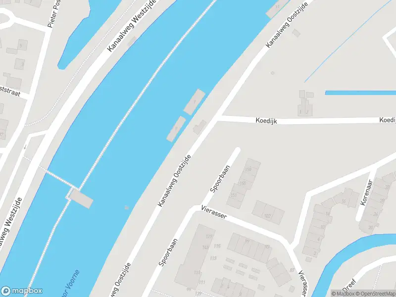Ambulance met gepaste spoed naar de Kanaalweg Oostzijde in Hellevoetsluis