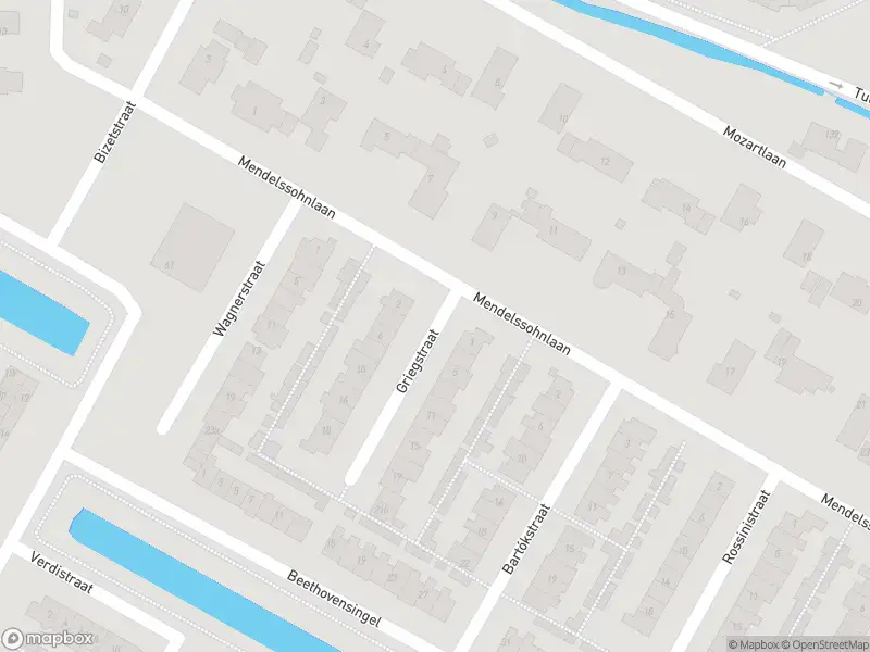 Ambulance met grote spoed naar de Griegstraat in Castricum