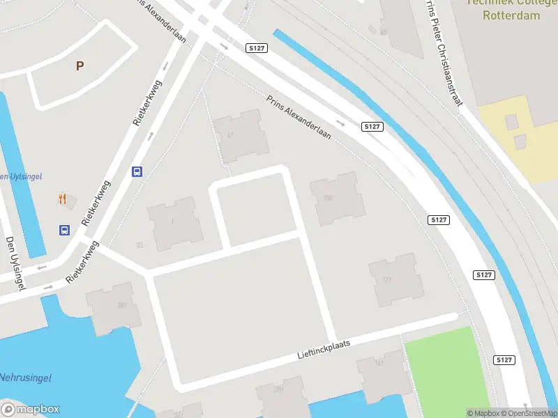 Ambulance met grote spoed naar de Lieftinckplaats in Rotterdam