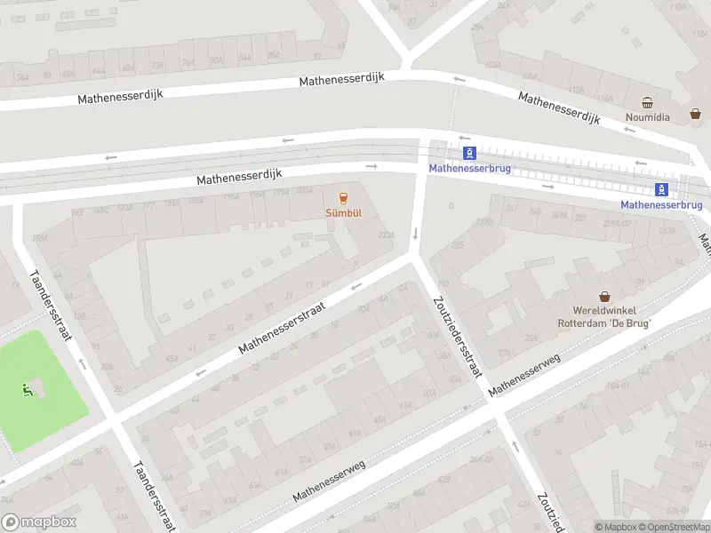 Ambulance met grote spoed naar de Mathenesserstraat in Rotterdam