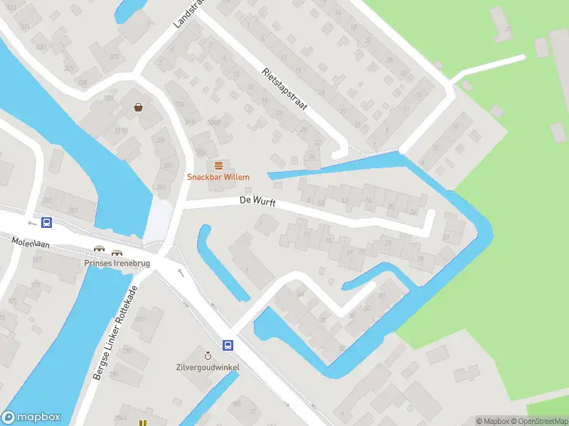 Ambulance met grote spoed naar de De Wurft in Rotterdam