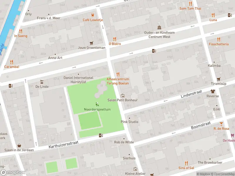 Ambulance met gepaste spoed naar de Tweede Lindendwarsstraat in Amsterdam