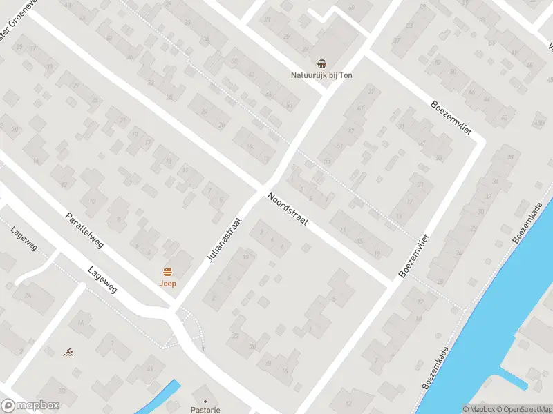 Ambulance met gepaste spoed naar de Noordstraat in Maasdam