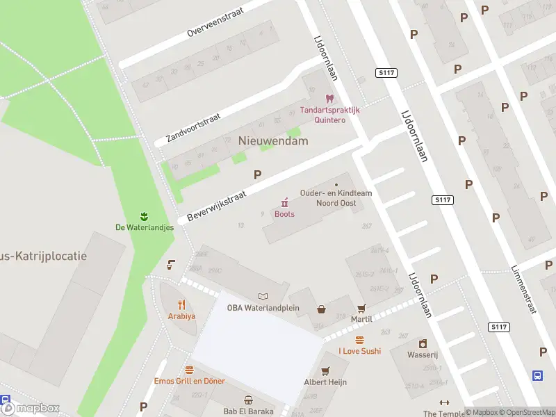 Ambulance met gepaste spoed naar de Beverwijkstraat in Amsterdam