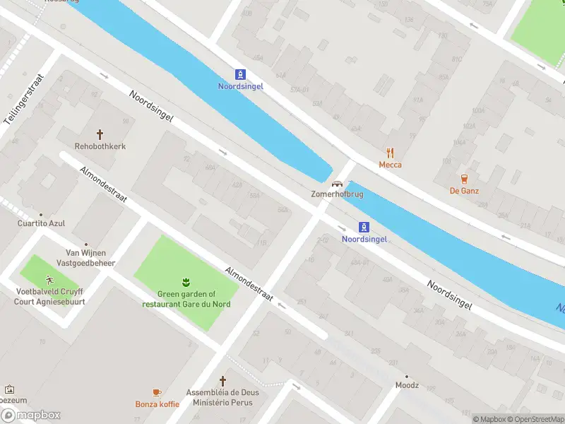 Ambulance met grote spoed naar de Noordsingel in Rotterdam