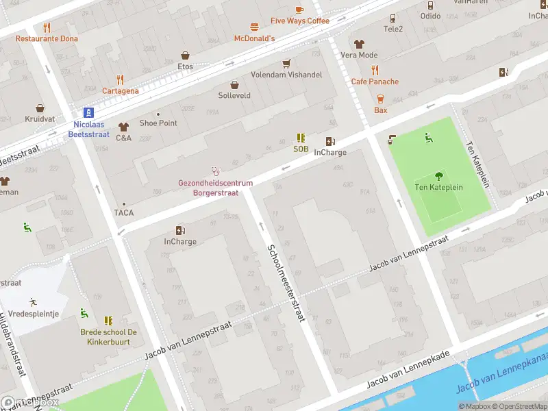 Ambulance met gepaste spoed naar de Schoolmeesterstraat in Amsterdam